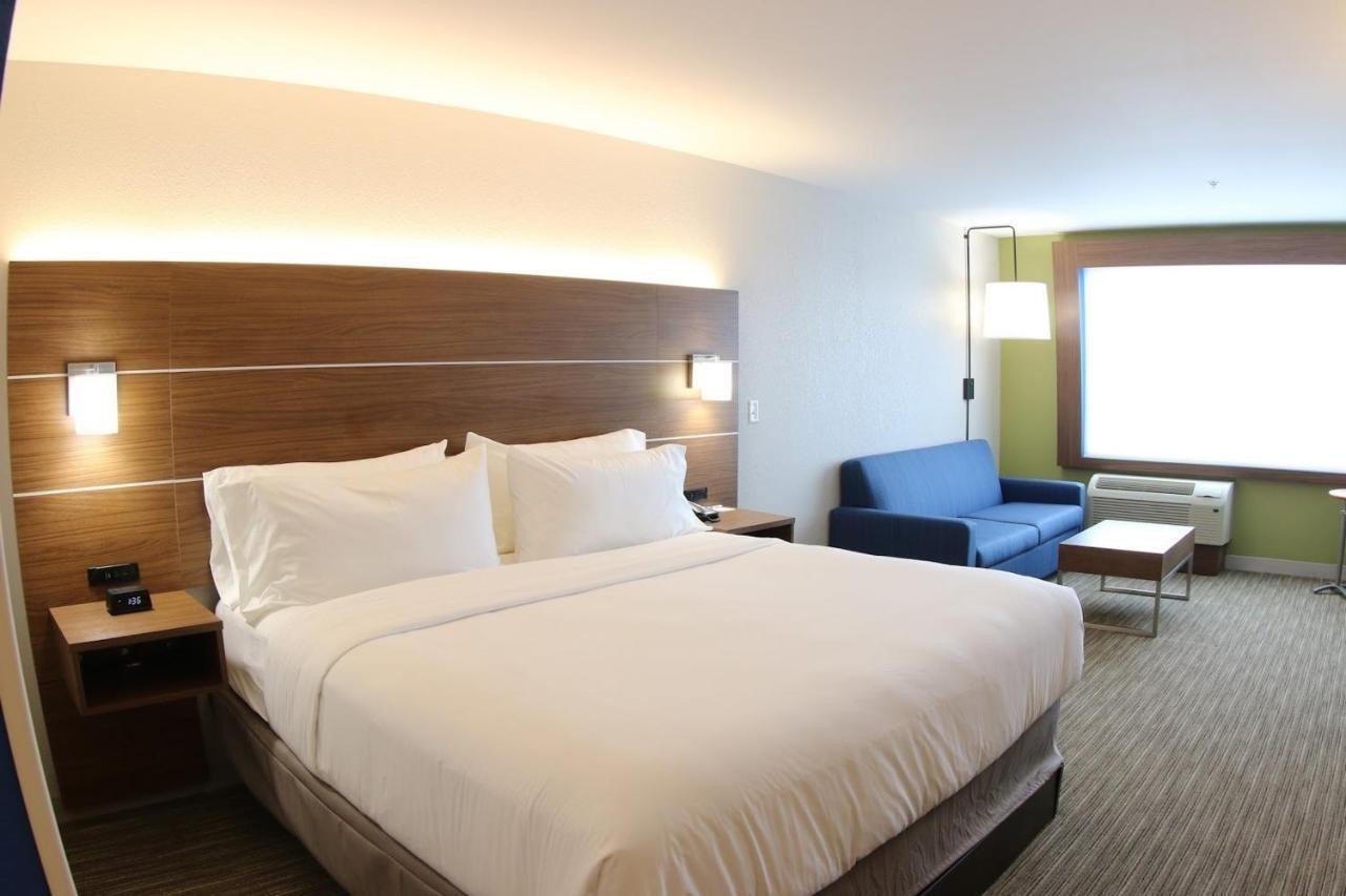Holiday Inn Express & Suites - Detroit Northwest - Livonia By Ihg Bagian luar foto